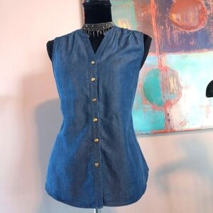 KAARI Blue Denim Sleeveless Butyon Down Top Size M